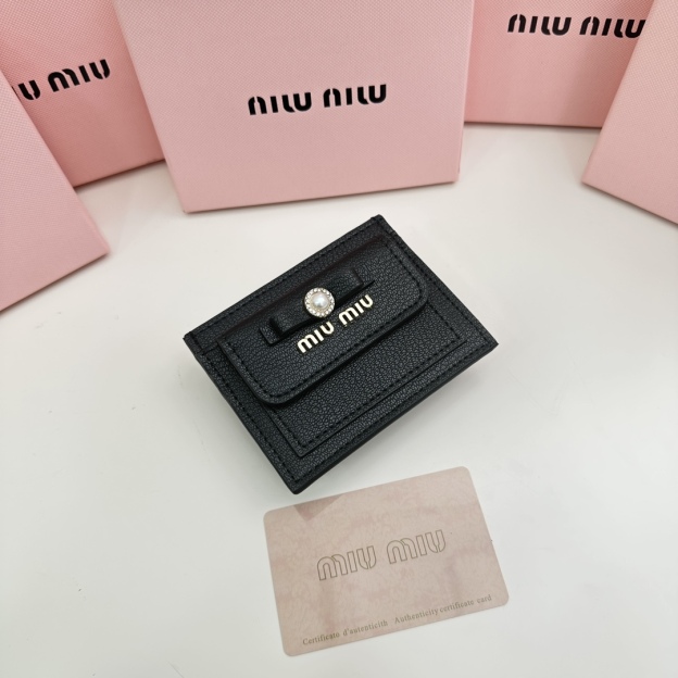ミュウミュウ「Miu Miu」ミュウミュウ カーフスキン マルチウォレット 5236 / 二つ折り財布