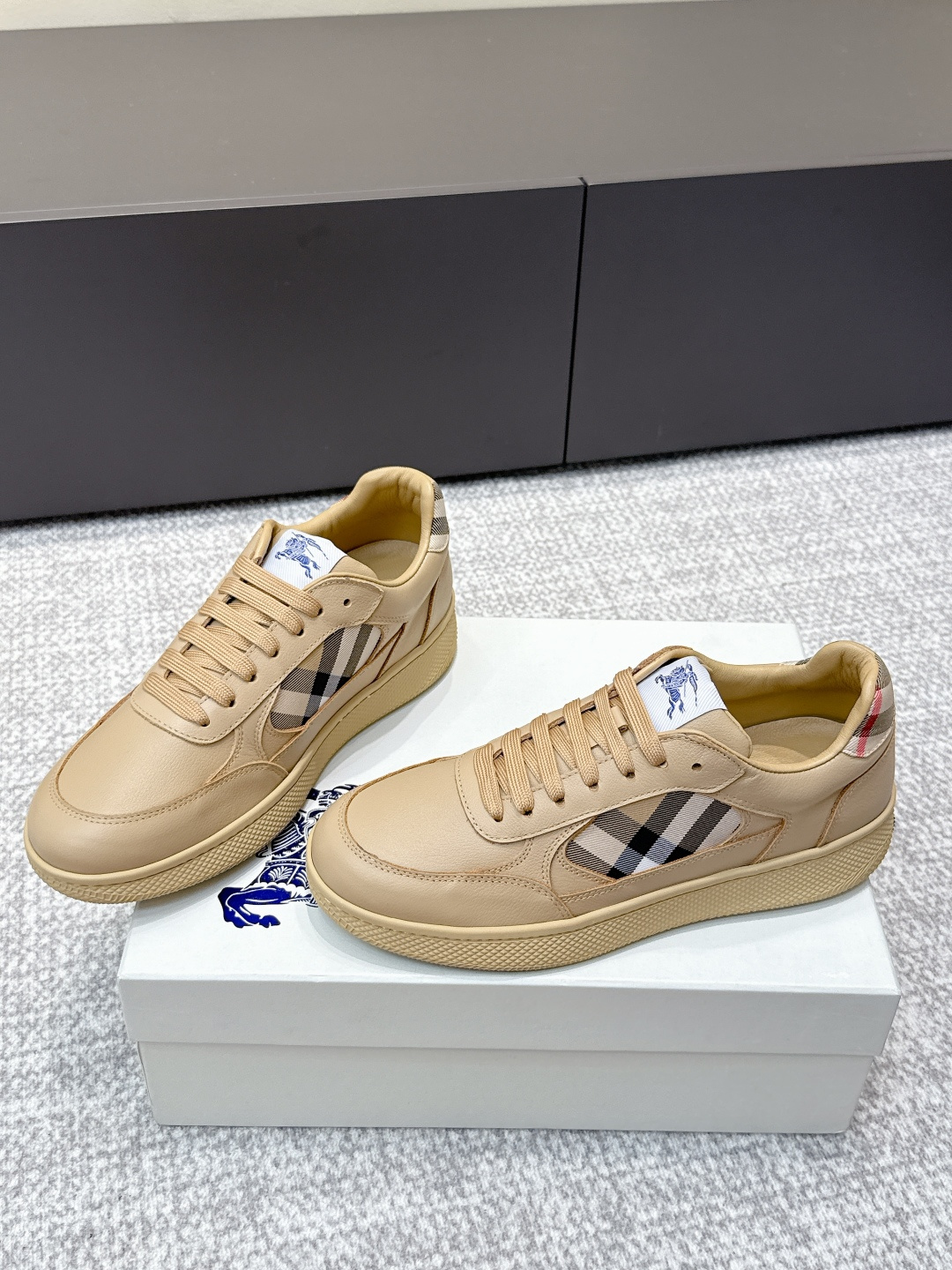 バーバリー「Burberry」バーバリー テラス スニーカー / レザースニーカー