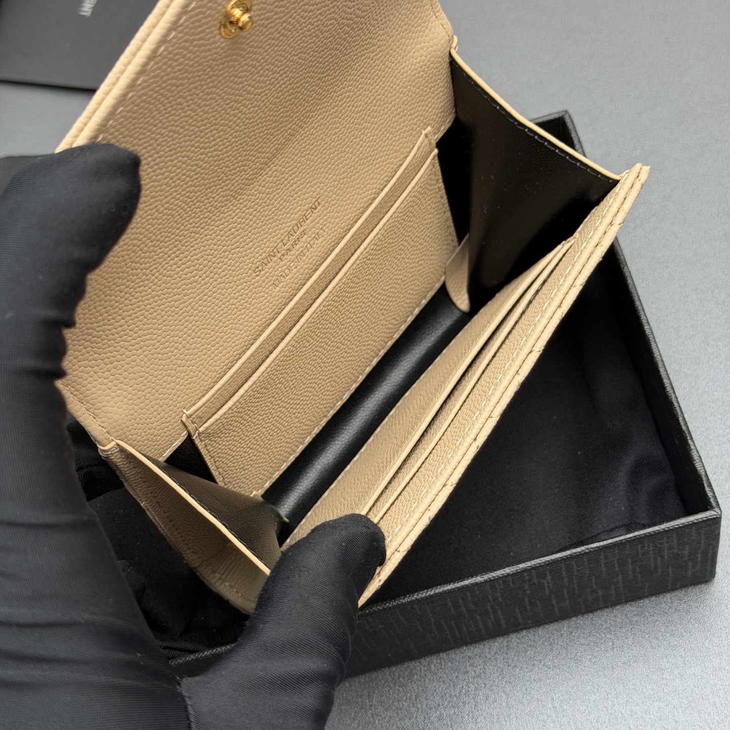 2026サンローラン「Saint Laurent MATELASSE プティ エンベロープ ウォレット