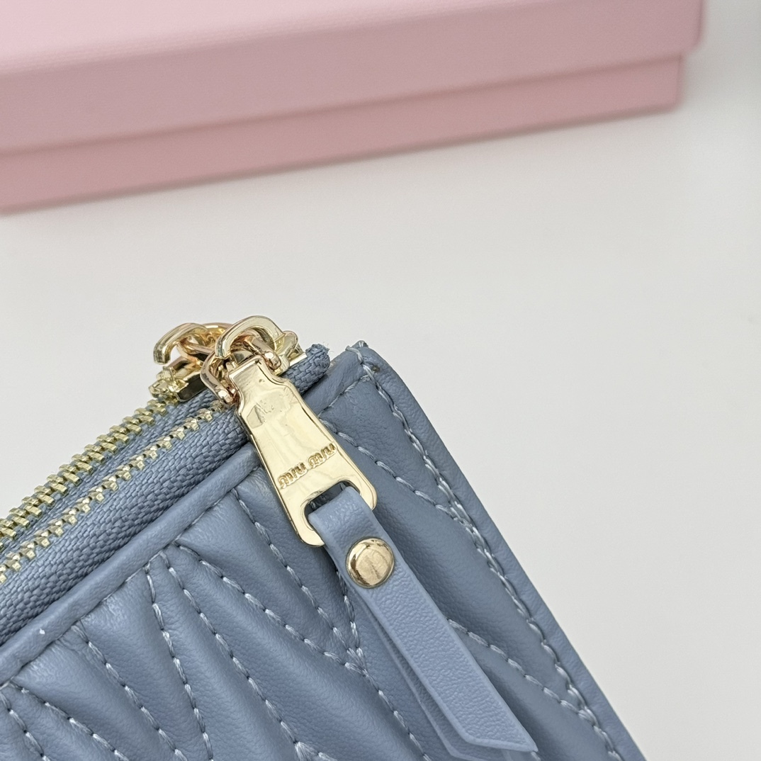 ミュウミュウ「Miu Miu」ミュウミュウ マテラッセ ラムスキン コンパクトバッグ 790 / ショルダーバッグ