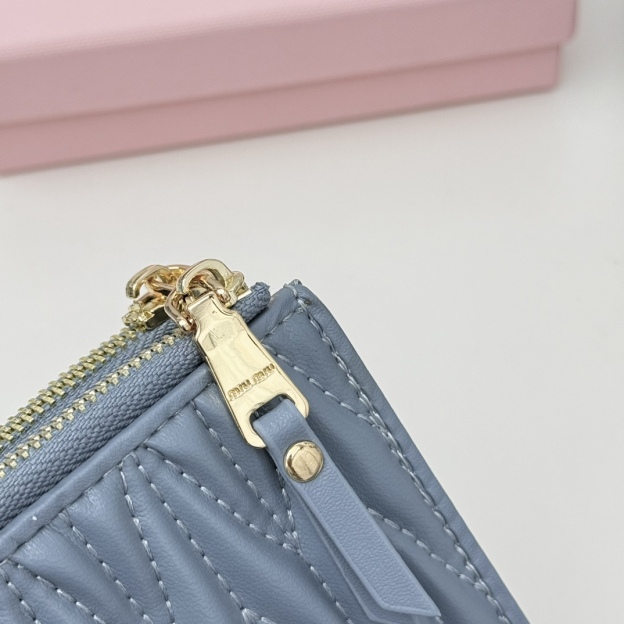 ミュウミュウ「Miu Miu」ミュウミュウ マテラッセ ラムスキン コンパクトバッグ 790 / ショルダーバッグ