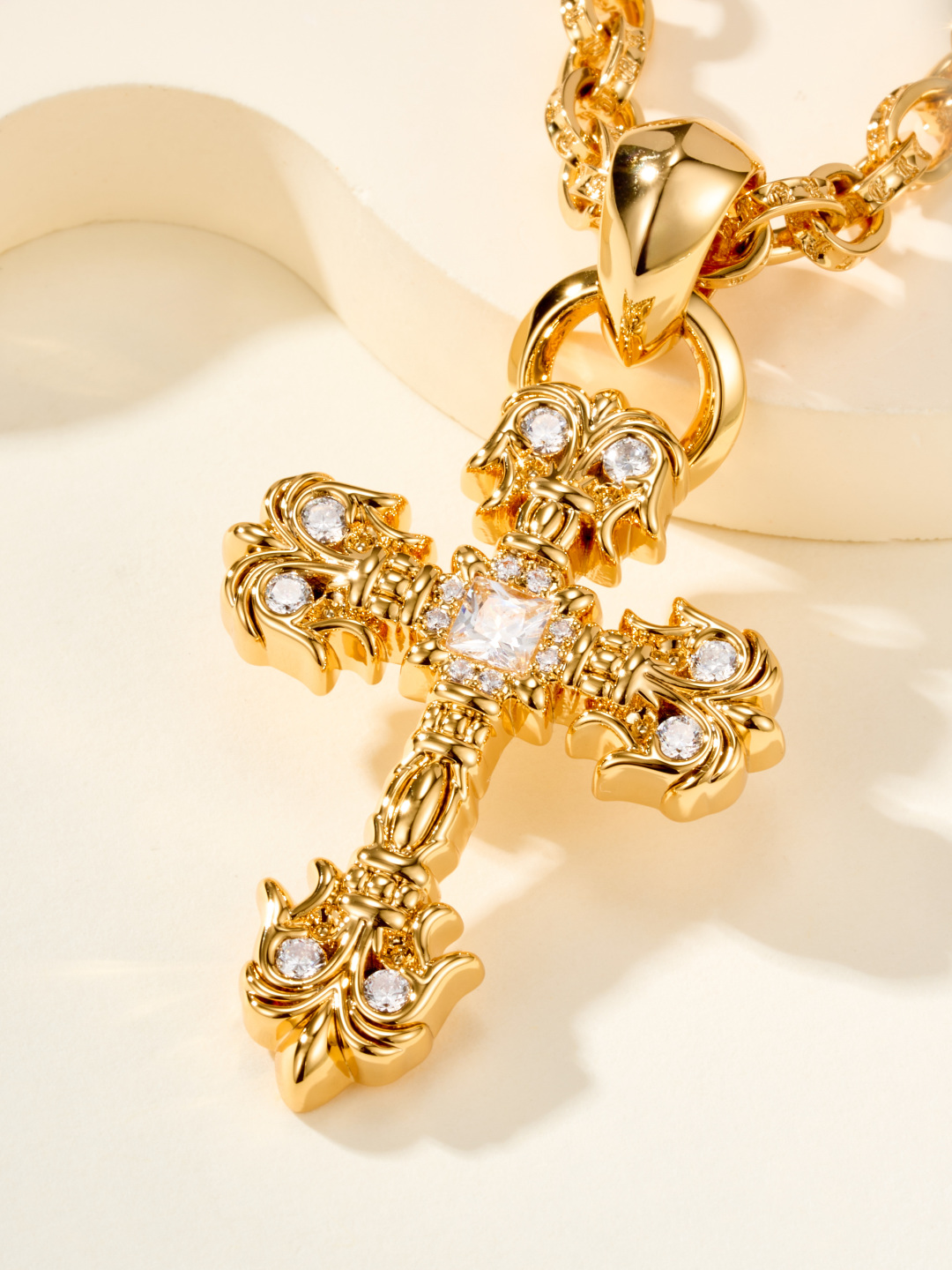 クロムハーツ「Chrome Hearts」のクラシックネックレス - 日常に上品なアクセントを添えるユニセックスモデル