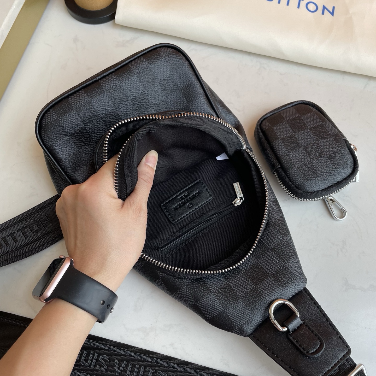 ルイ・ヴィトン「Louis Vuitton」ルイ・ヴィトン メンズ チェストバッグ / クロスボディバッグ