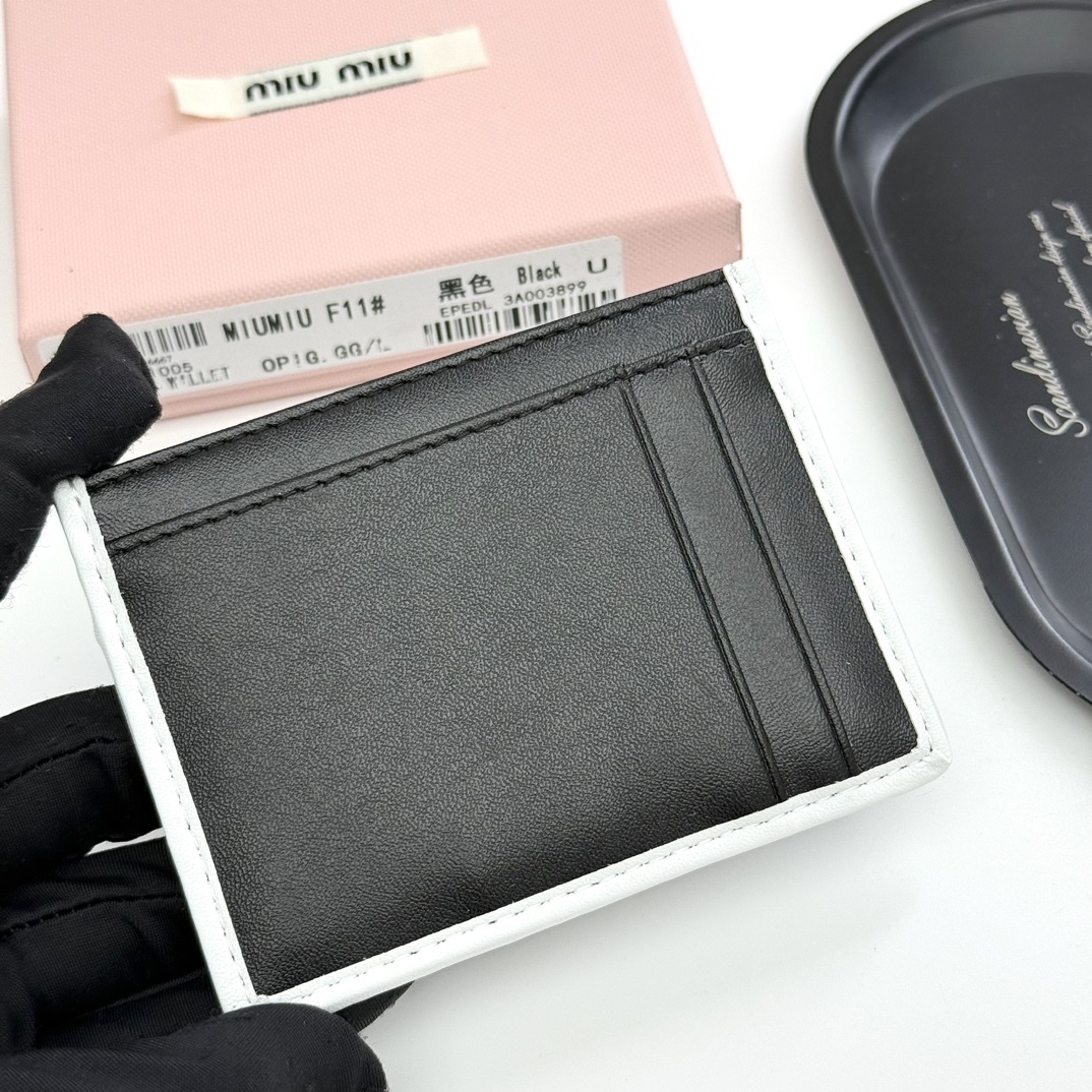 ミュウミュウ「Miu Miu」ミュウミュウ マテラッセ ラムスキン マルチウォレット F11 / コンパクトウォレット.