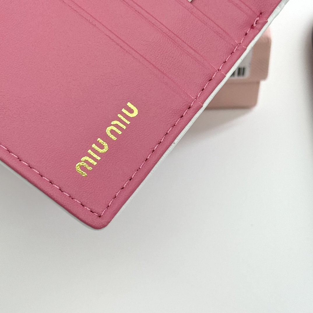 ミュウミュウ「Miu Miu」ミュウミュウ マテラッセ ラムスキン マルチウォレット F12 / コンパクトウォレット