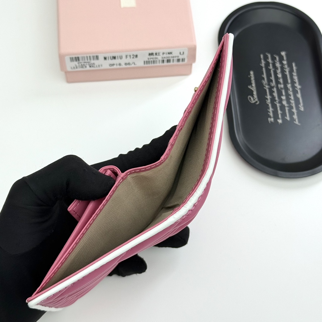 ミュウミュウ「Miu Miu」ミュウミュウ マテラッセ ラムスキン マルチウォレット F12 / コンパクトウォレット