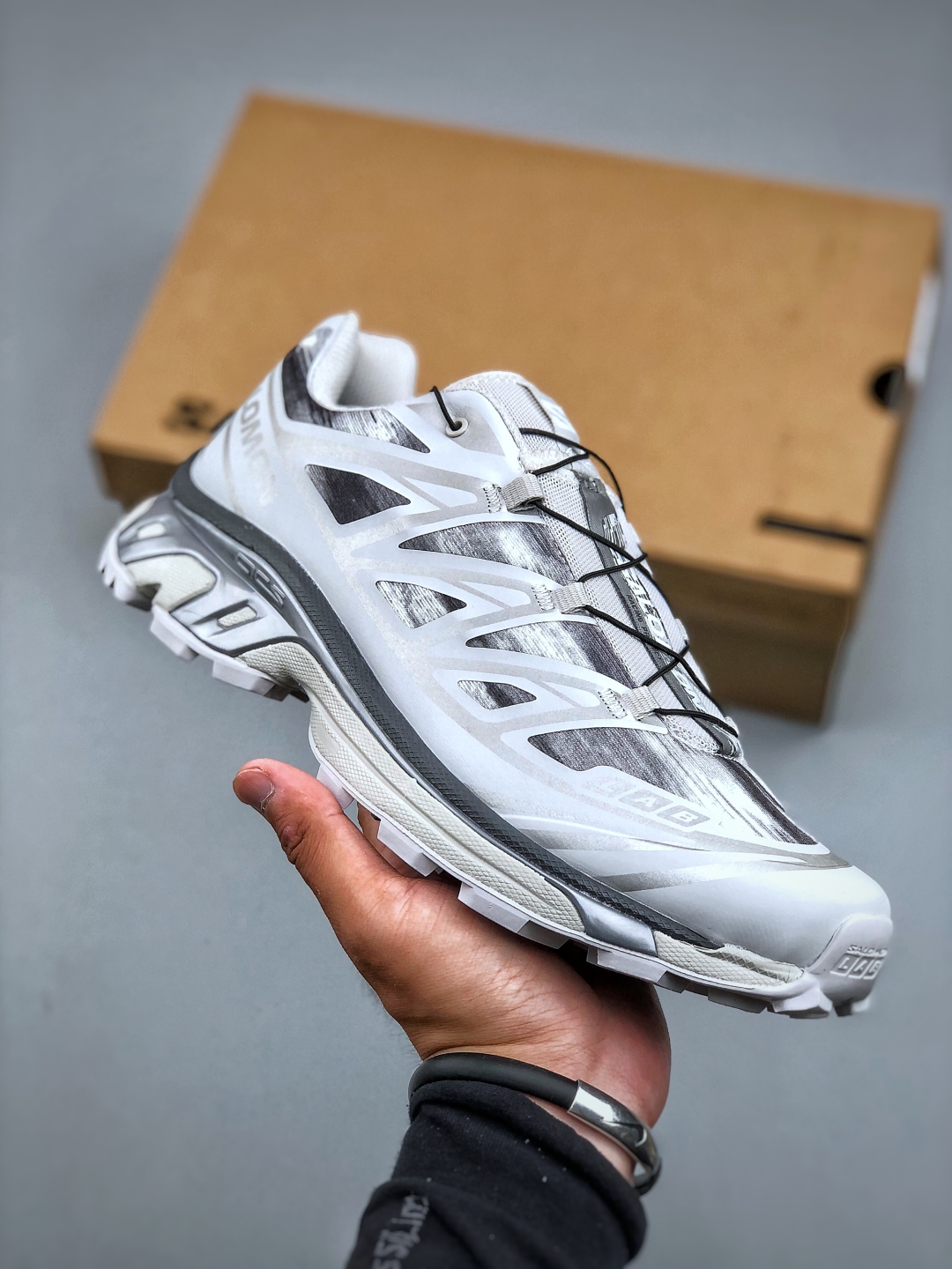 サロモン「SALOMON」XT-6 ユニセックス スポーツスタイルシューズ