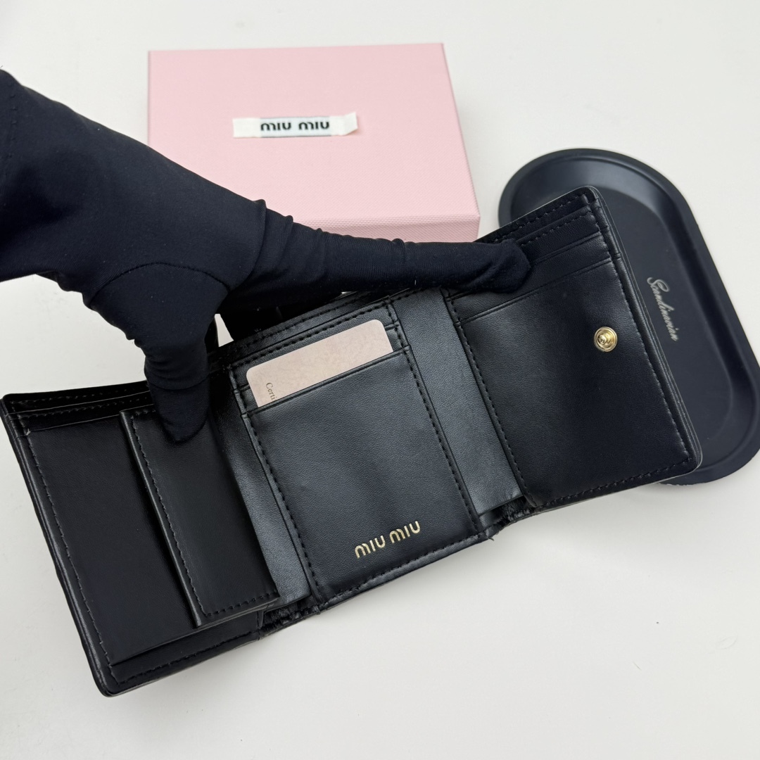 ミュウミュウ「Miu Miu」ミュウミュウ マテラッセ ラムスキン コンパクトバッグ 791 / ショルダーバッグ