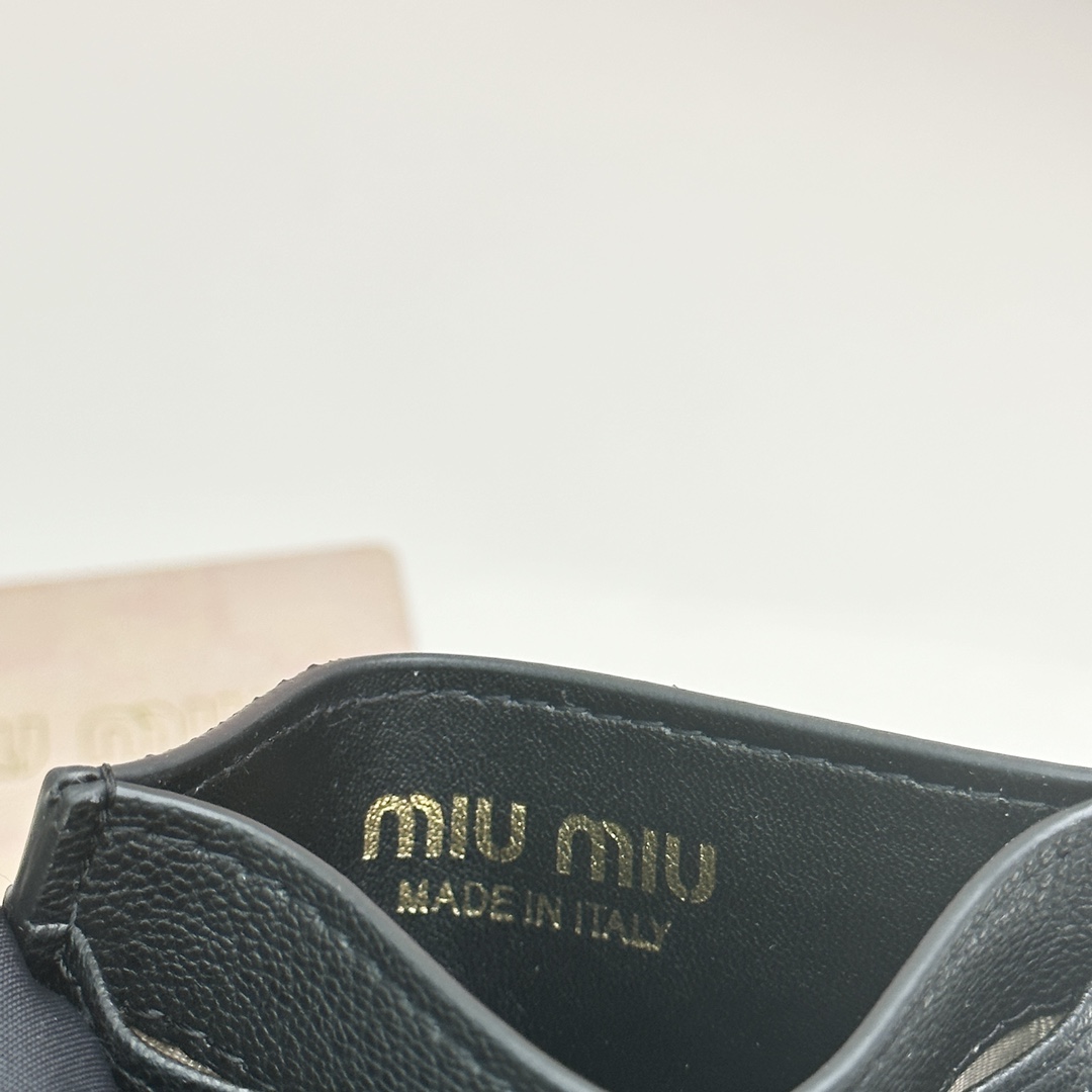 ミュウミュウ「Miu Miu」ミュウミュウ カーフスキン マルチウォレット 5236 / 二つ折り財布