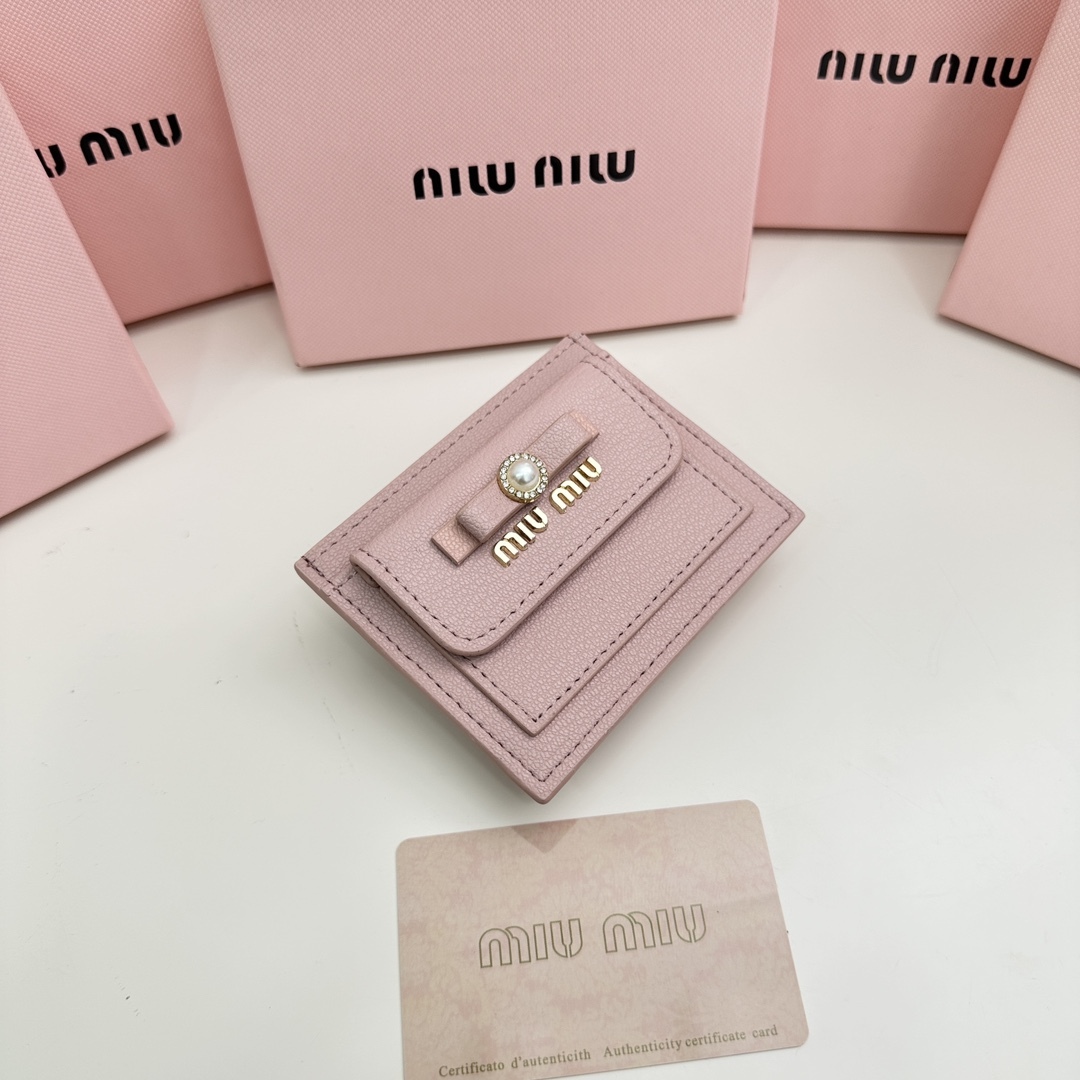 ミュウミュウ「Miu Miu」ミュウミュウ カーフスキン マルチウォレット 5237 / コンパクトウォレット