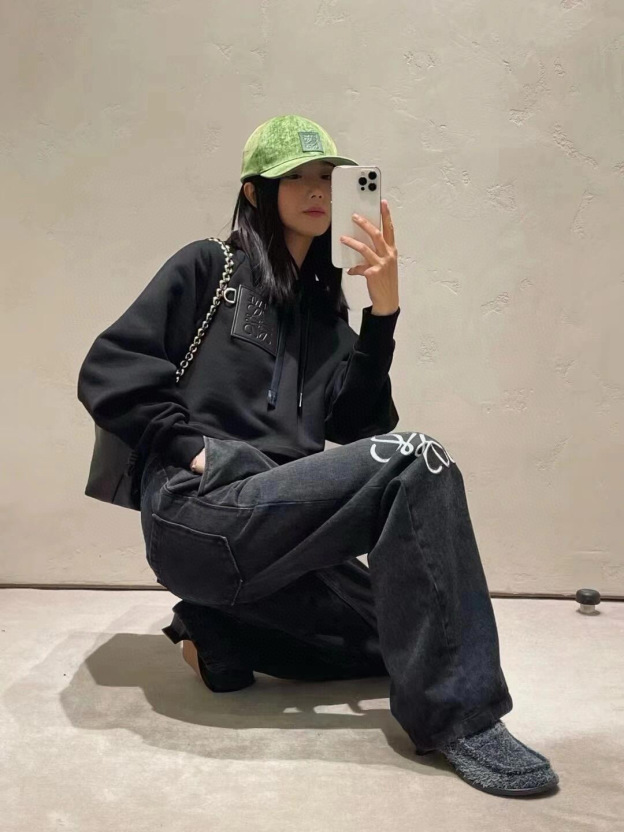 【ワンフォーワン】ロエベ Loewe Anagram フード付きスウェット-isetant