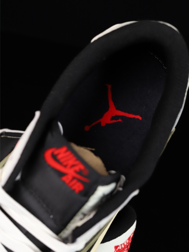【日本未発売モデル】Nike Air Jordan 1 Low x Travis Scott Reverse Swoosh スニーカー