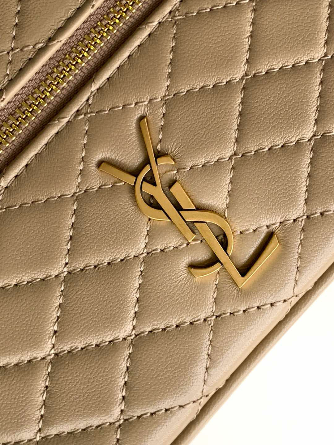 サンローラン「Saint Laurent」ギャビー ヴァニティバッグ（ラムスキン）