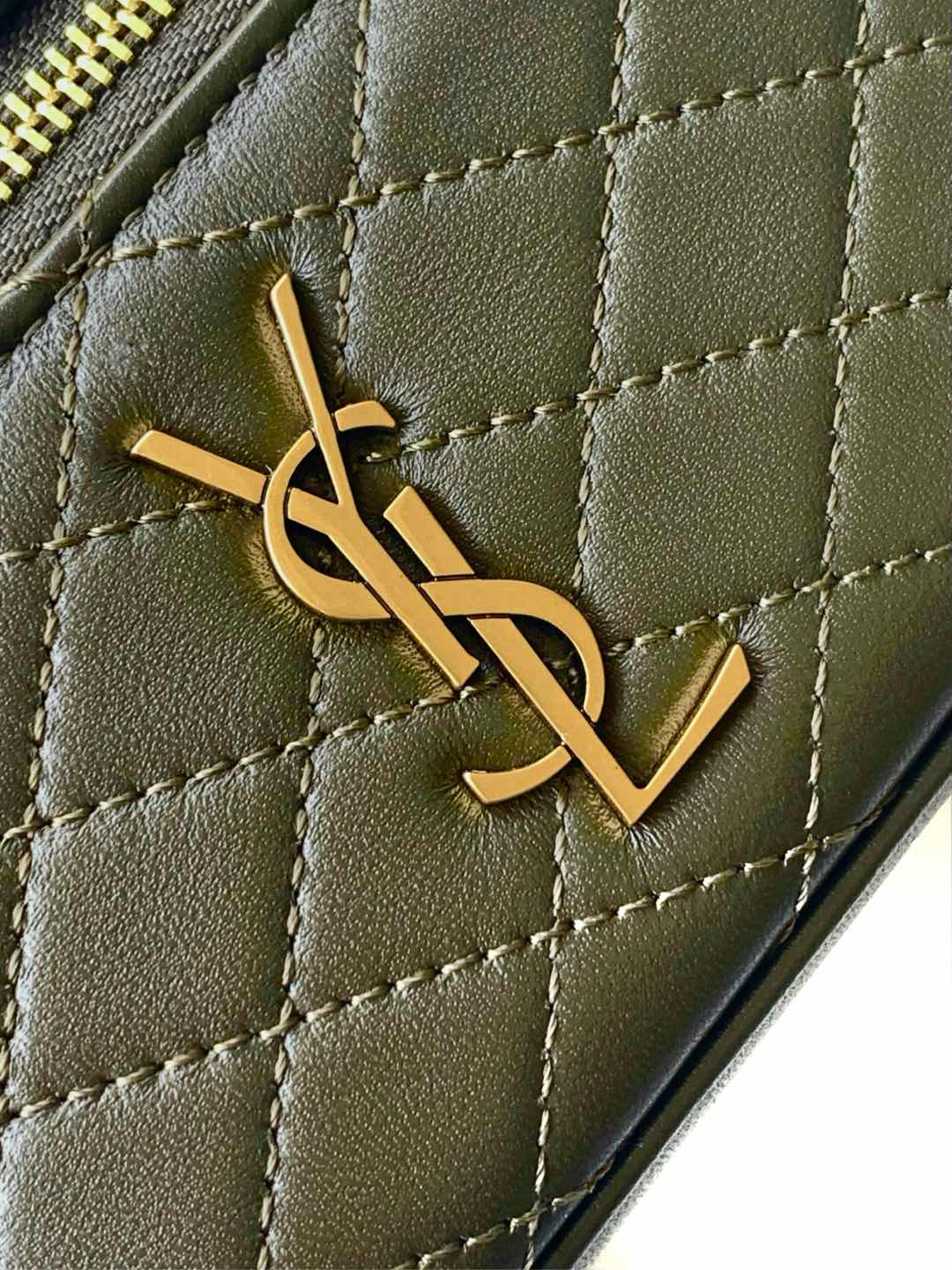 サンローラン「Saint Laurent」ギャビー ヴァニティバッグ（ラムスキン）