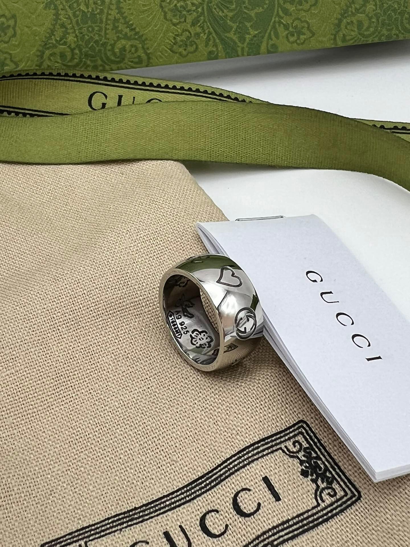 グッチ「Gucci」Blind for Love 愛無畏リング