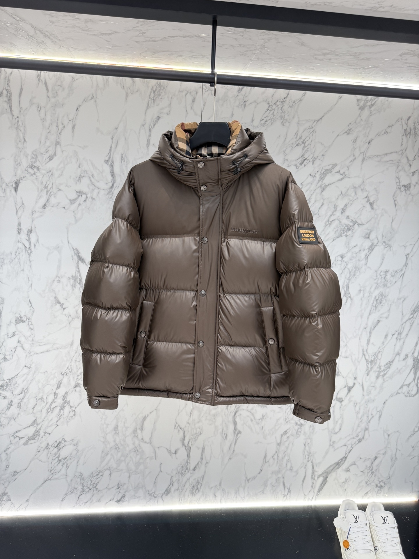 バーバリー「Burberry」秋冬ショート丈防寒ダウンジャケット