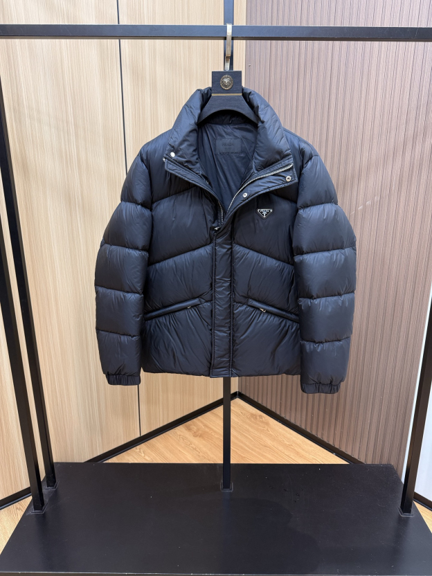 プラダ「Prada」秋冬ファッションスタンドカラーダウンジャケット
