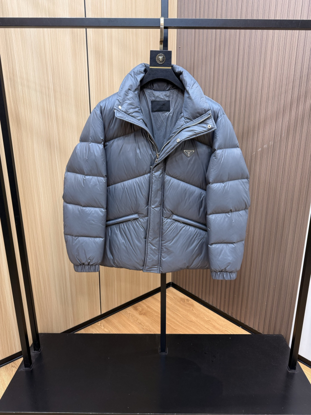 プラダ「Prada」秋冬ファッションスタンドカラーダウンジャケット