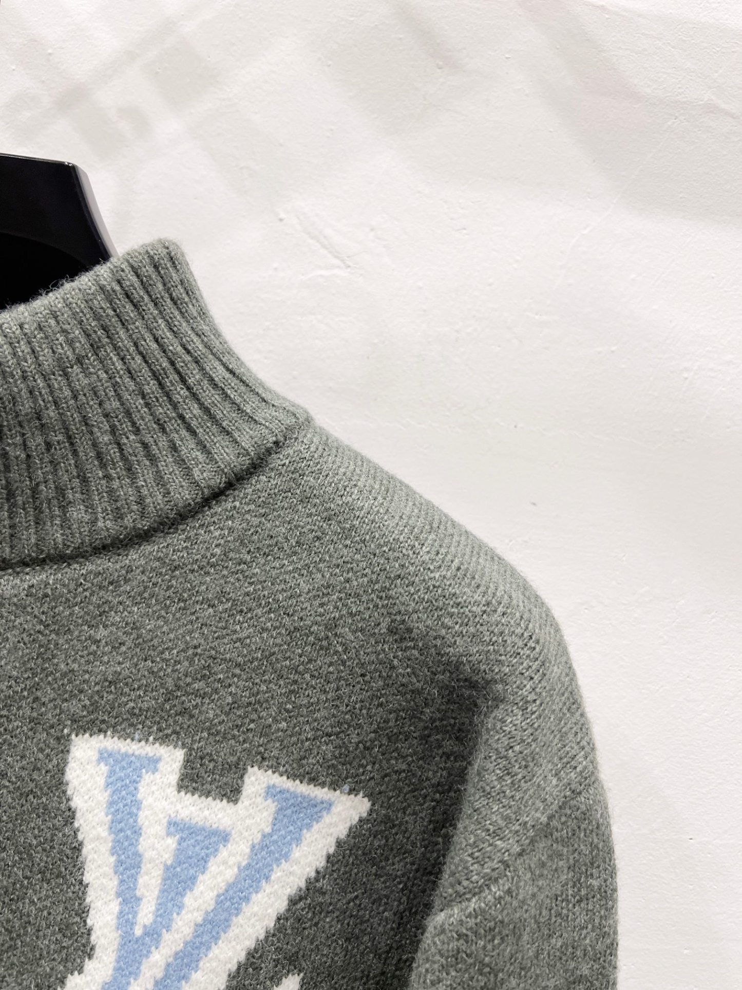 ルイ・ヴィトン「Louis Vuitton」クラシックジャージー編みウールプルオーバータートルネックセーター