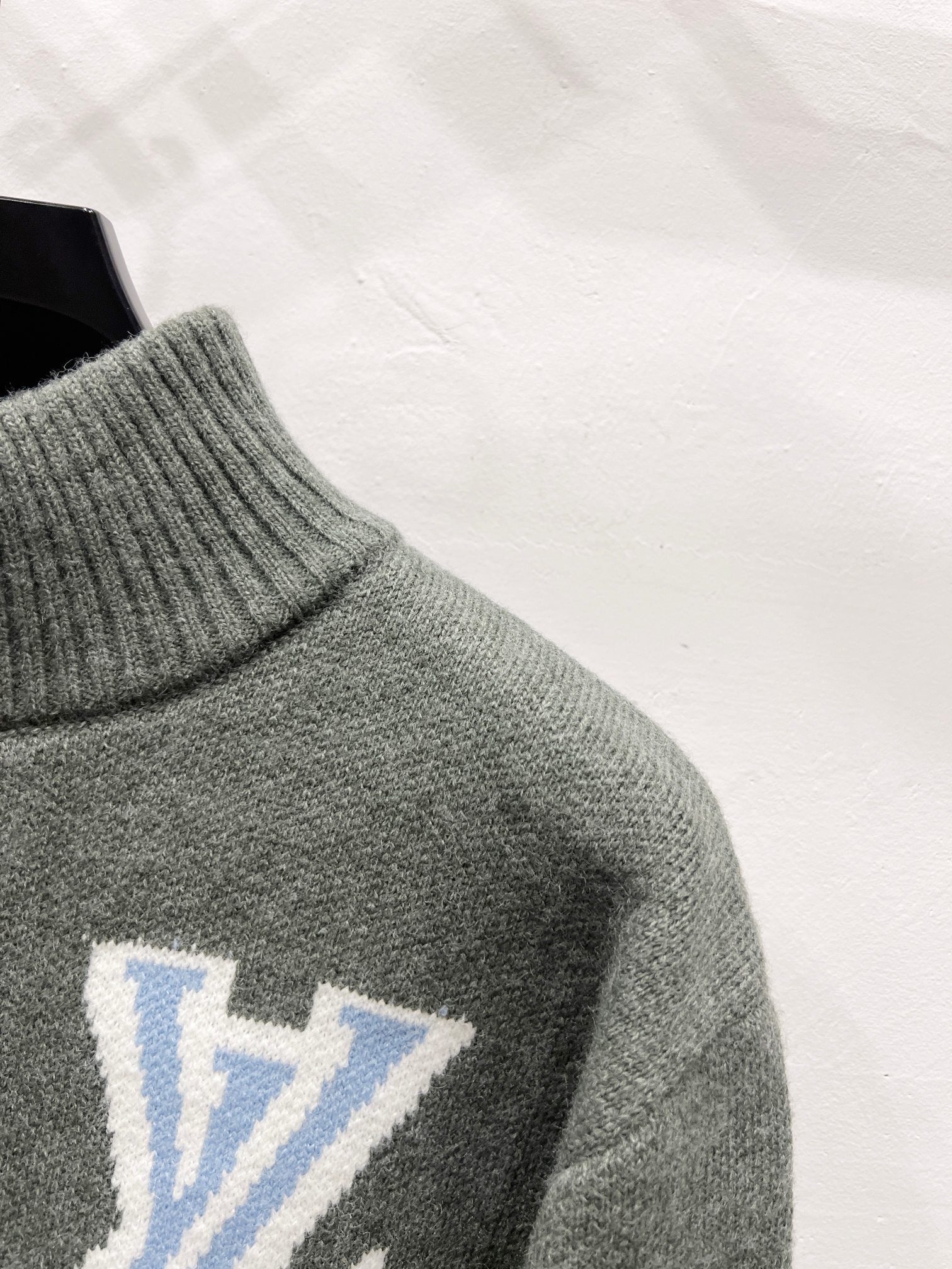 ルイ・ヴィトン「Louis Vuitton」クラシックジャージー編みウールプルオーバータートルネックセーター