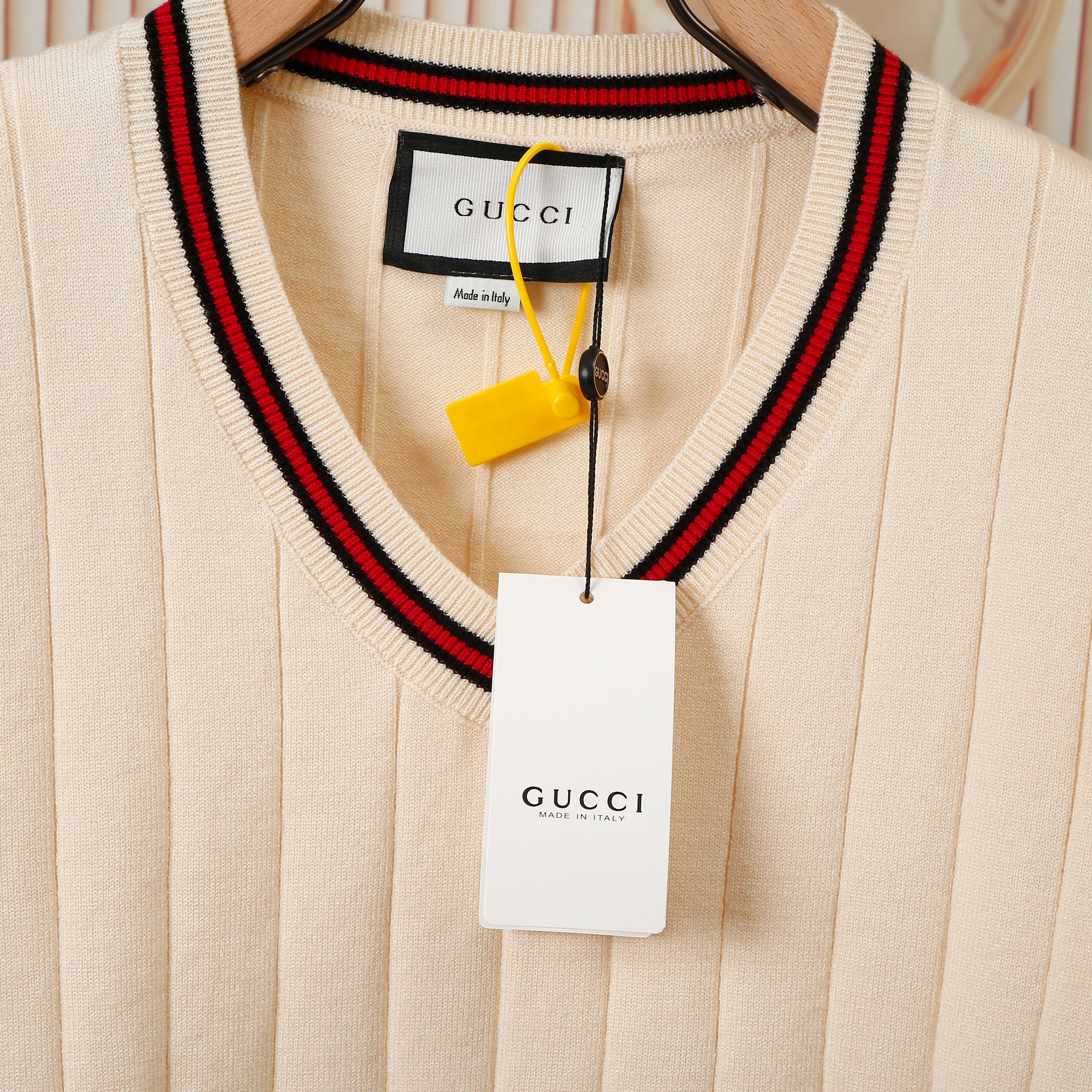 グッチ「Gucci」秋冬リブ編みグラデーションVネックニットセーター