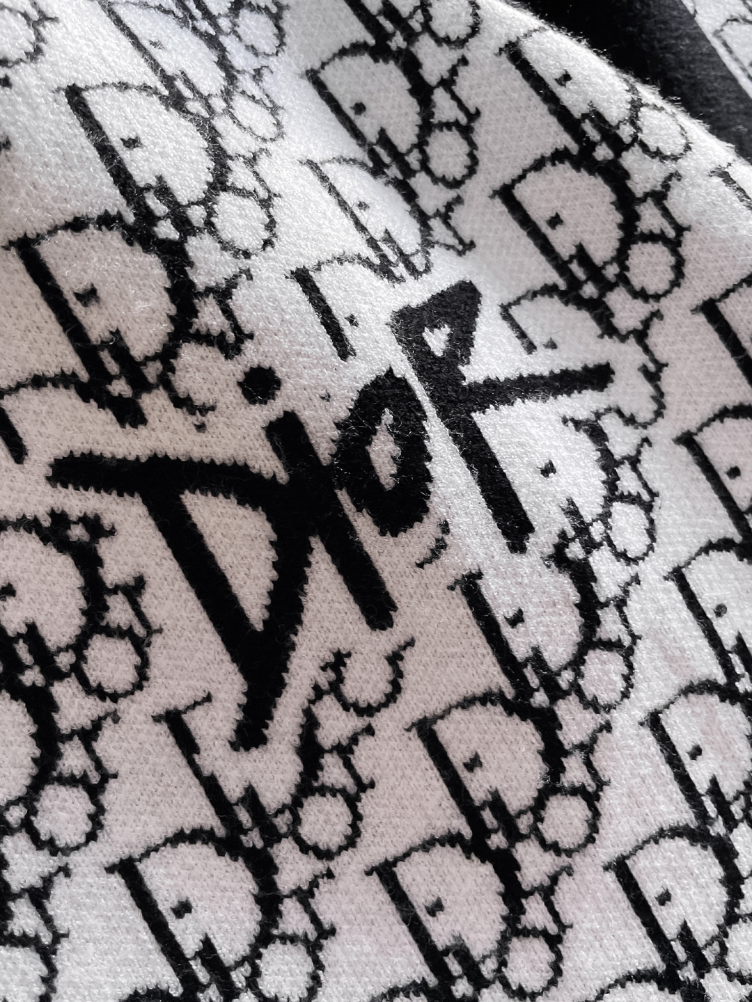 ディオール「Dior」秋冬新作ニットクルーネックセーター