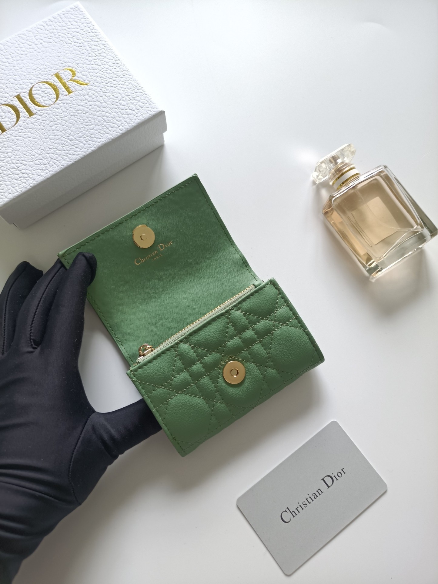 ディオール「Dior」ディオール 30 モンテーニュ グリシン ウォレット / コンパクトウォレット