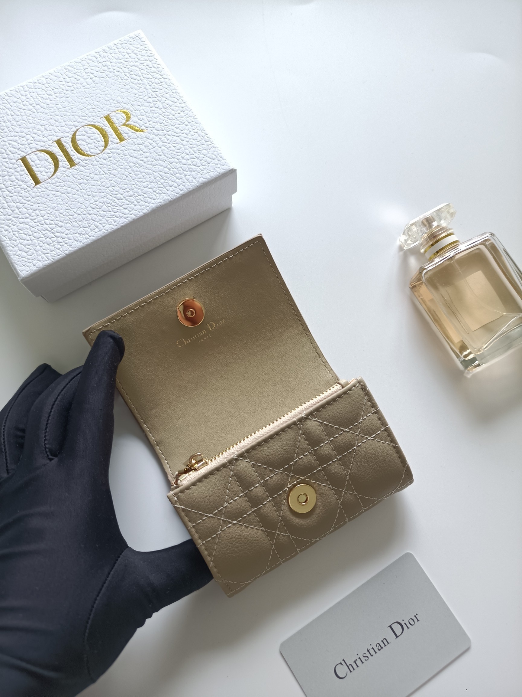 ディオール「Dior」ディオール 30 モンテーニュ グリシン ウォレット / コンパクトウォレット