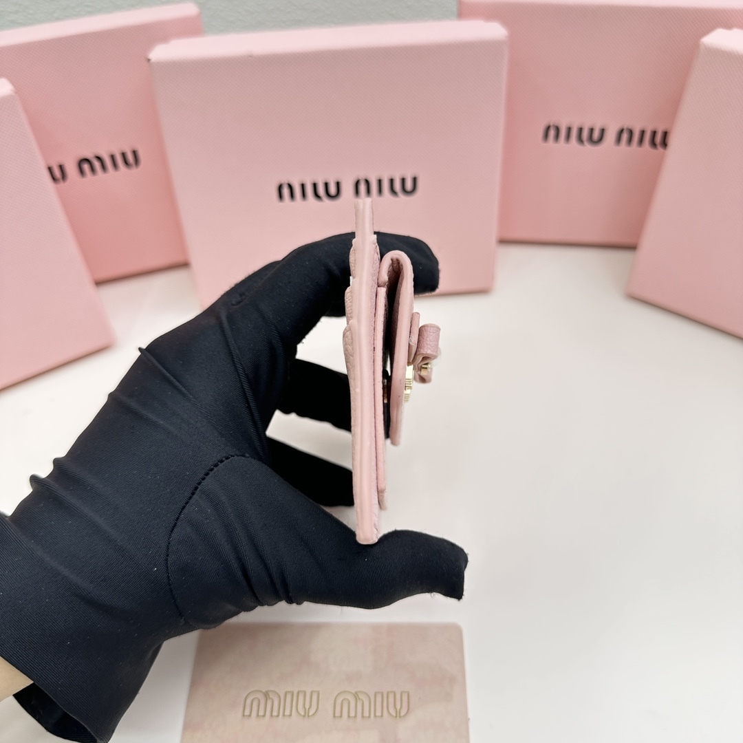 ミュウミュウ「Miu Miu」ミュウミュウ カーフスキン マルチウォレット 5237 / コンパクトウォレット