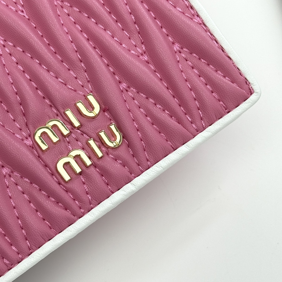 ミュウミュウ「Miu Miu」ミュウミュウ マテラッセ ラムスキン マルチウォレット F12 / コンパクトウォレット