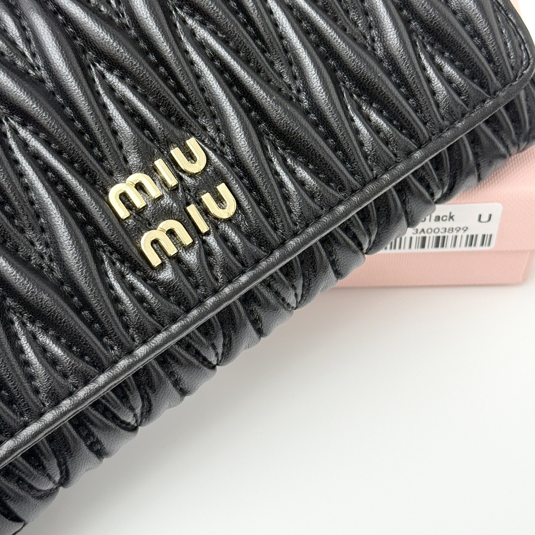 ミュウミュウ「Miu Miu」ミュウミュウ マテラッセ ラムスキン クラッチバッグ 943 / コンパクトウォレット
