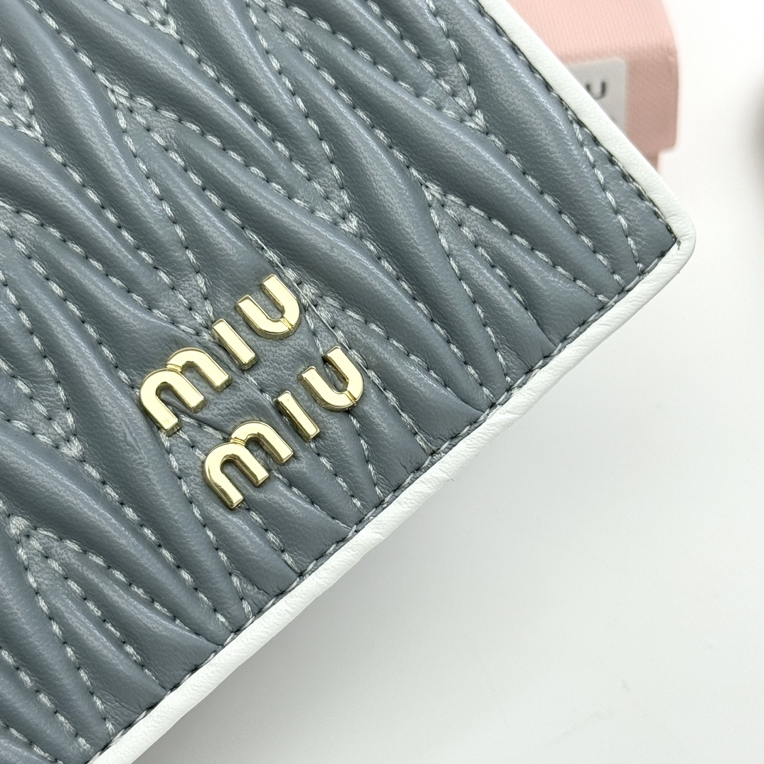 ミュウミュウ「Miu Miu」ミュウミュウ マテラッセ ラムスキン マルチウォレット F12 / コンパクトウォレット