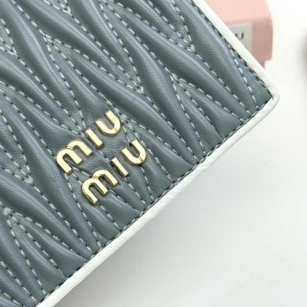 ミュウミュウ「Miu Miu」ミュウミュウ マテラッセ ラムスキン マルチウォレット F12 / コンパクトウォレット