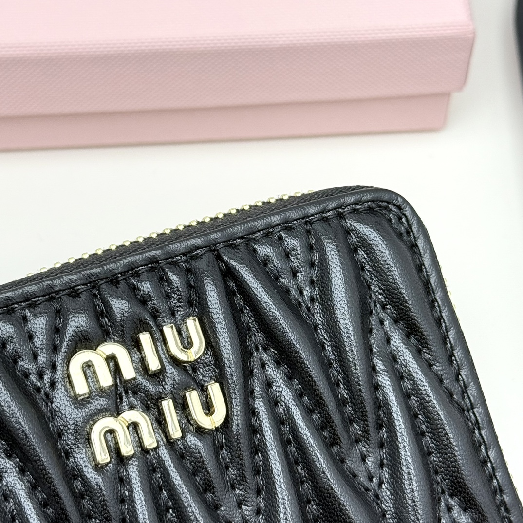 ミュウミュウ「Miu Miu」ミュウミュウ マテラッセ ラムスキン カードケース 793 / カードホルダー