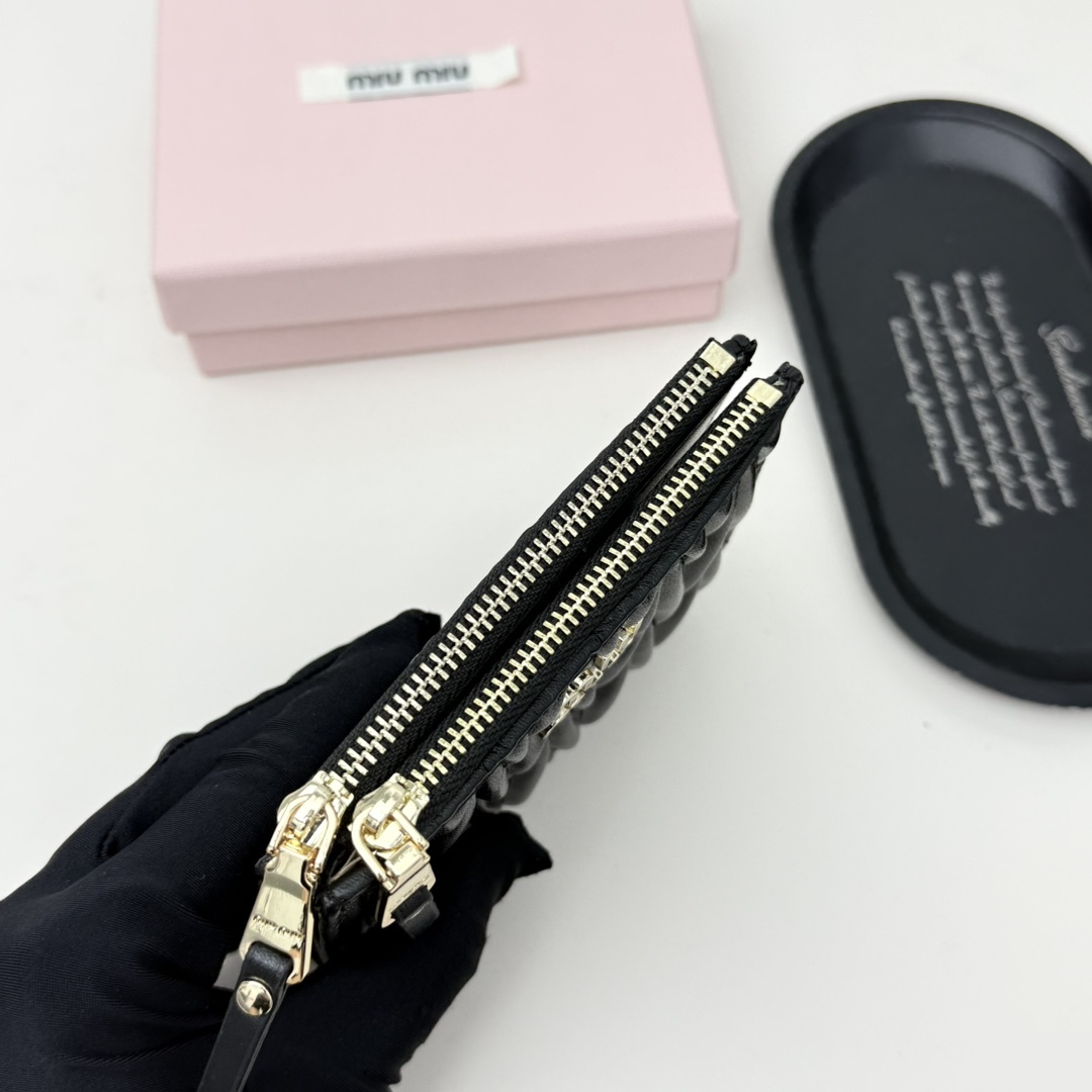 ミュウミュウ「Miu Miu」ミュウミュウ マテラッセ ラムスキン コンパクトバッグ 790 / ショルダーバッグ