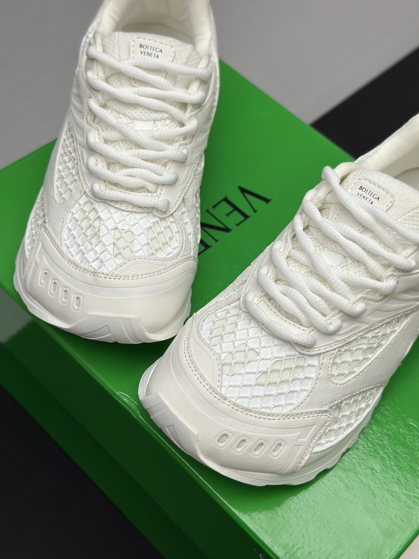 ボッテガ・ヴェネタ「Bottega Veneta」ボッテガ・ヴェネタ オービット スニーカー / ユニセックススポーツシューズ
