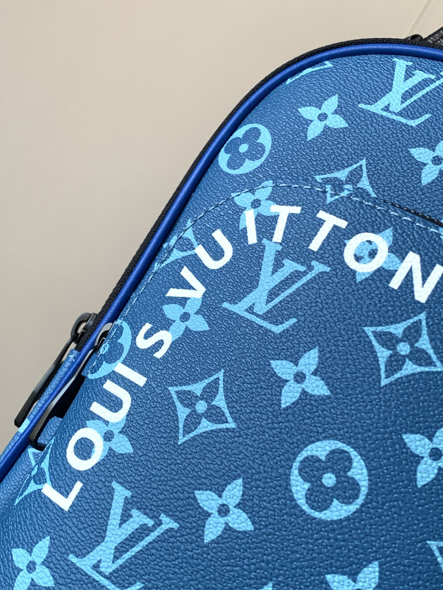 ルイ・ヴィトン「Louis Vuitton」Avenue ショルダーバッグ＆クロスボディバッグ