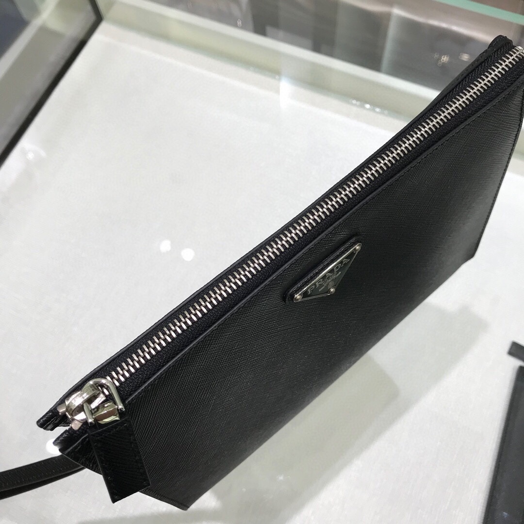 プラダ「Prada」メンズクラッチバッグ 2NE007 レザーアクセサリー