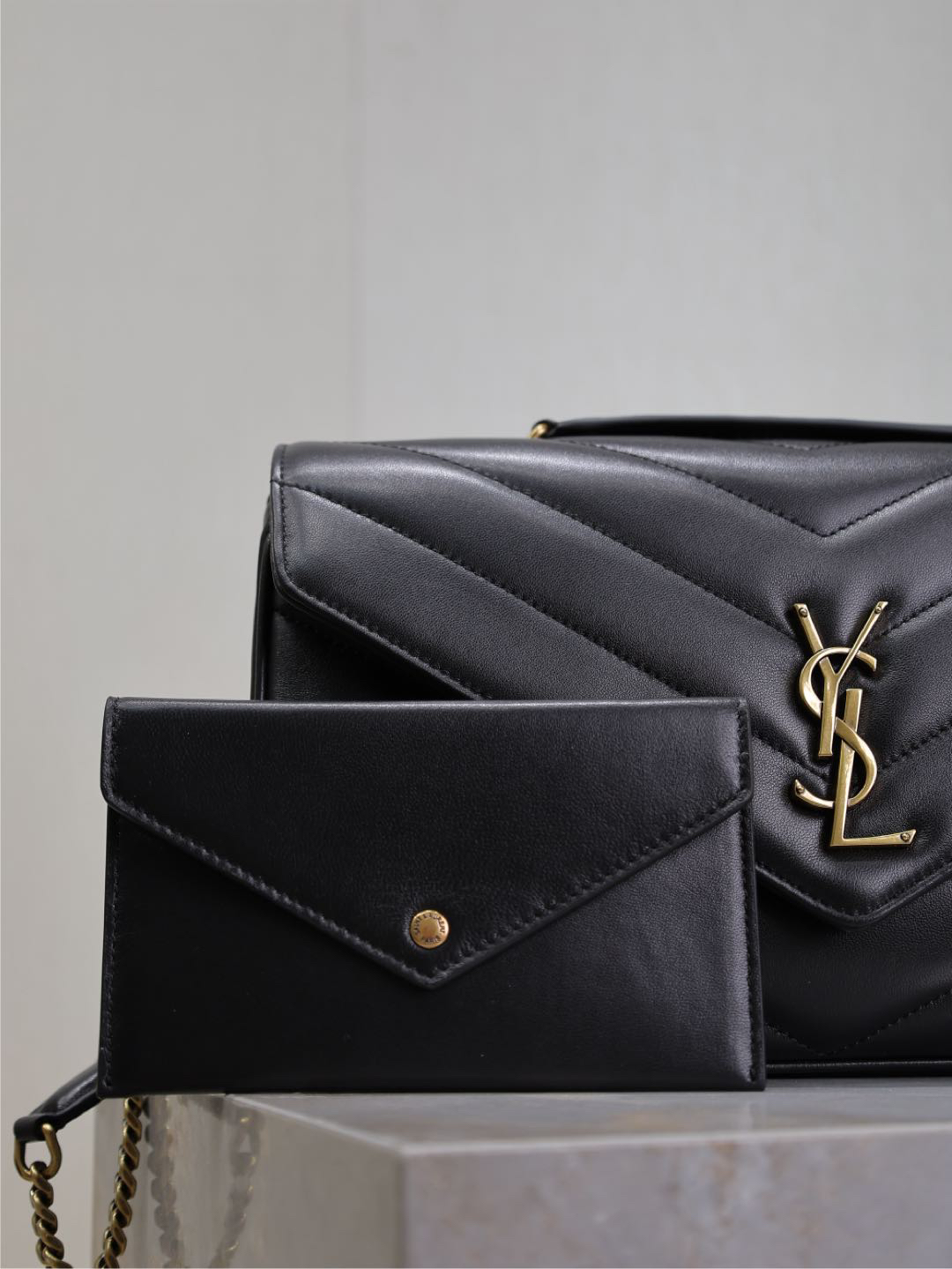 2026サンローラン「Saint Laurent LOULOU ミディアム マトラッセラムスキン ショルダーバッグ