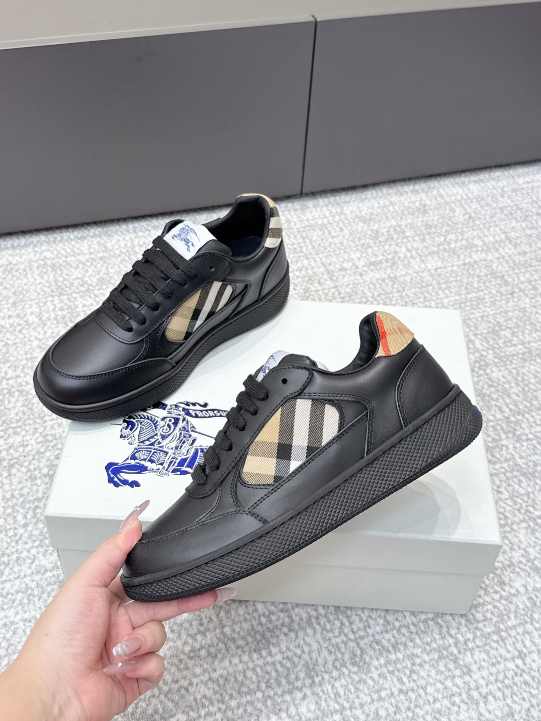バーバリー「Burberry」バーバリー テラス スニーカー / レザースニーカー
