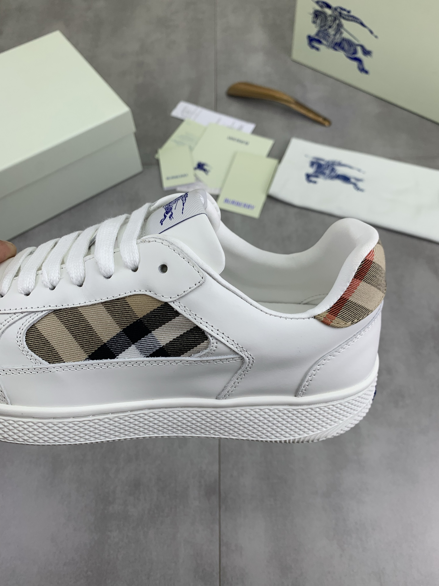 バーバリー「Burberry」バーバリー テラス スニーカー / レザースニーカー