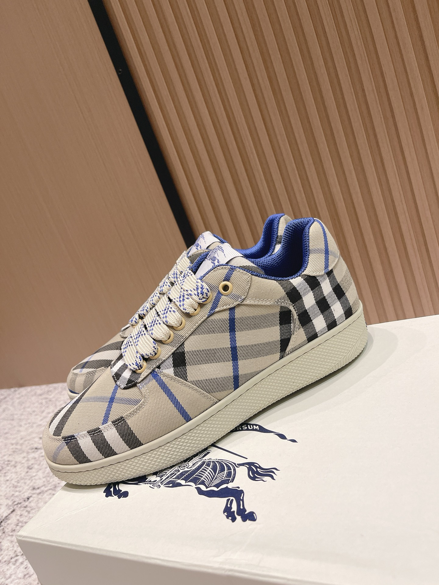 バーバリー「Burberry」バーバリー ボックス スニーカー / プレミアムレザースニーカー