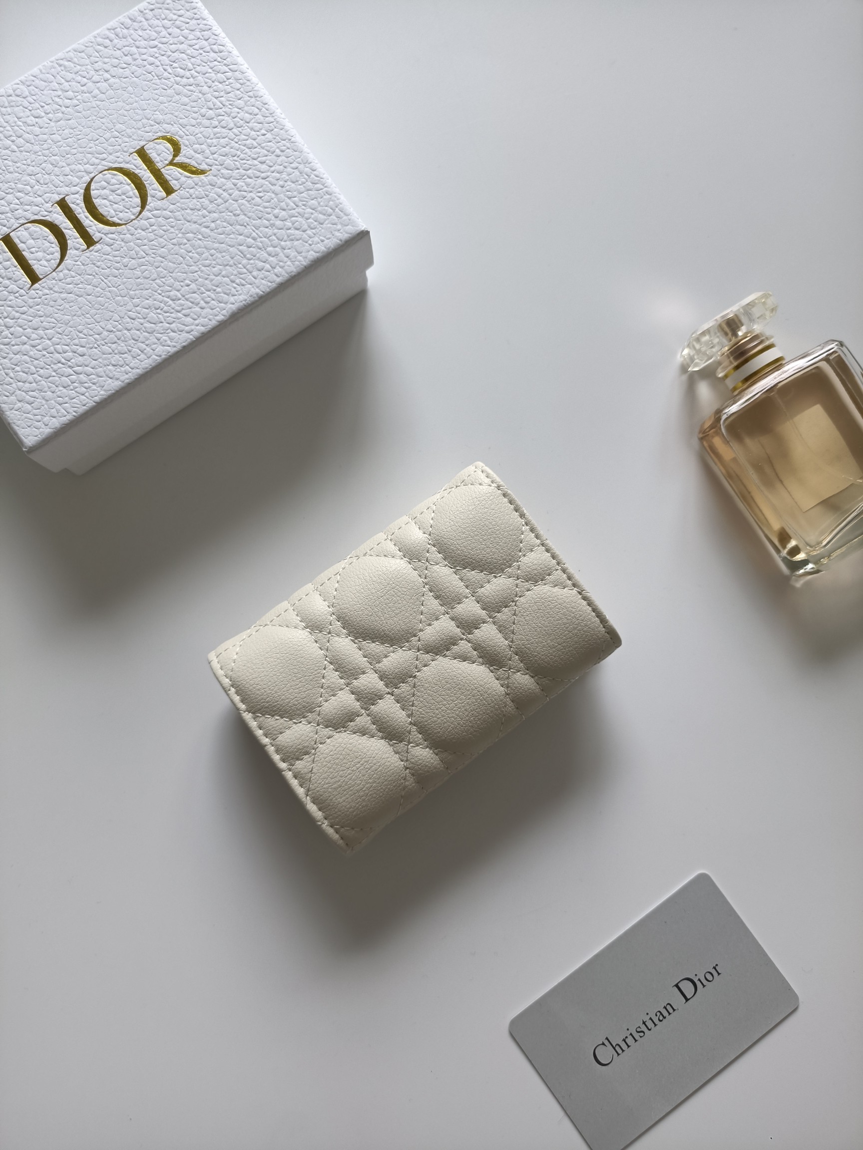 ディオール「Dior」ディオール 30 モンテーニュ グリシン ウォレット / コンパクトウォレット