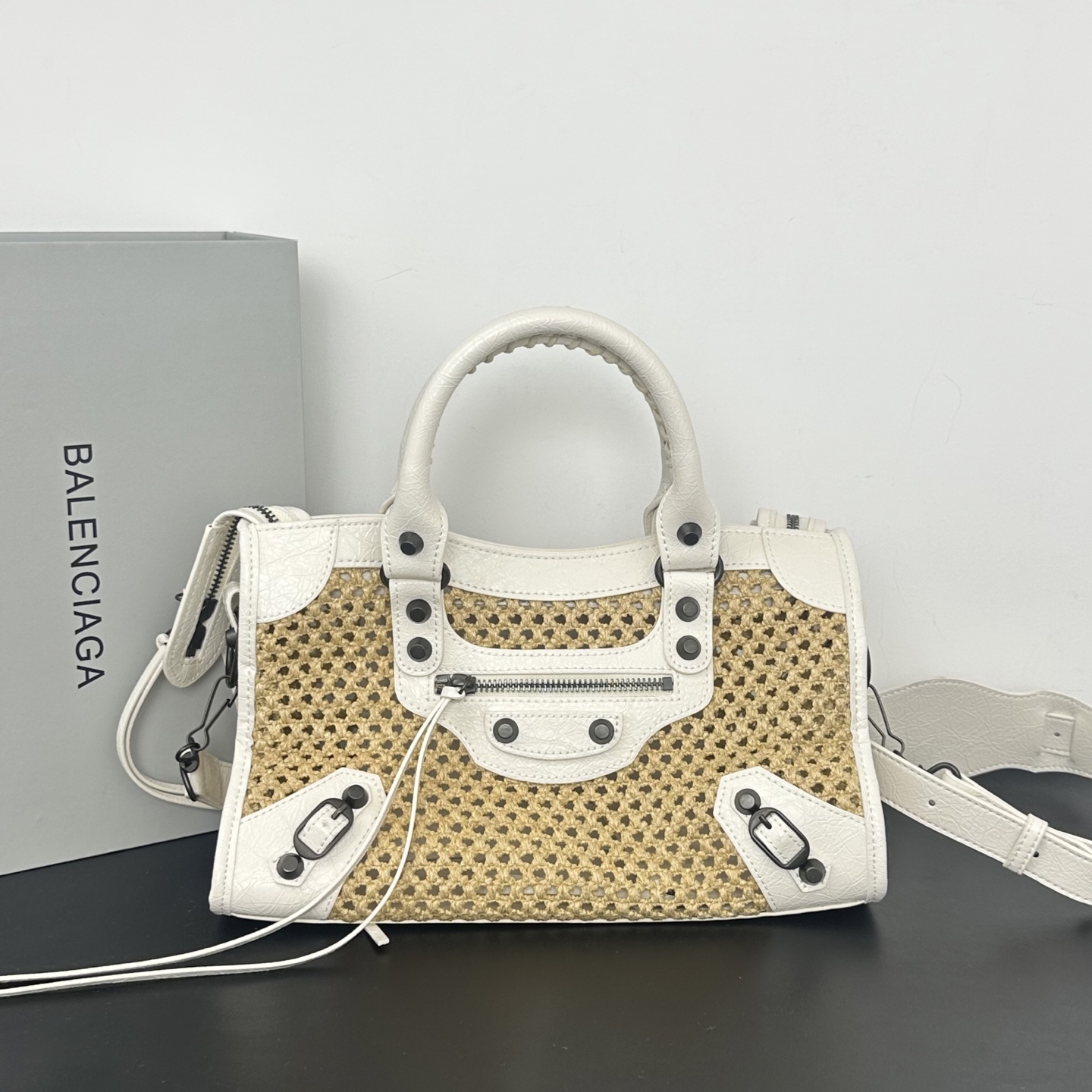 バレンシアガ「Balenciaga」バレンシアガ ラフィア ル・シティ ハンドバッグ / トートバッグ