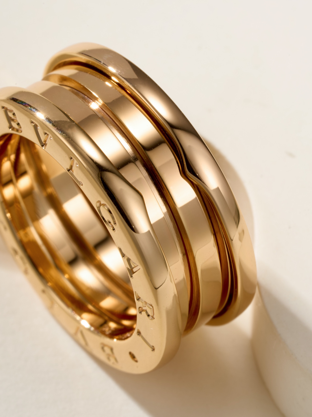 ブルガリ「Bvlgari」エレガントなリングコレクション