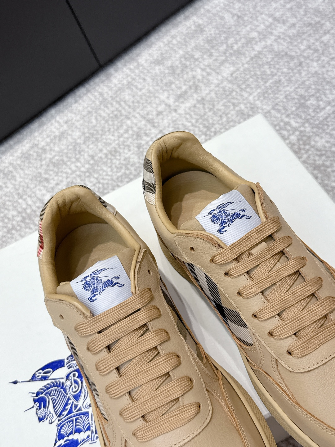 バーバリー「Burberry」バーバリー テラス スニーカー / レザースニーカー