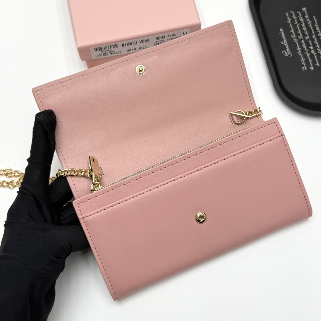 ミュウミュウ「Miu Miu」ミュウミュウ レザーミニバッグ V06 / ハンドバッグ