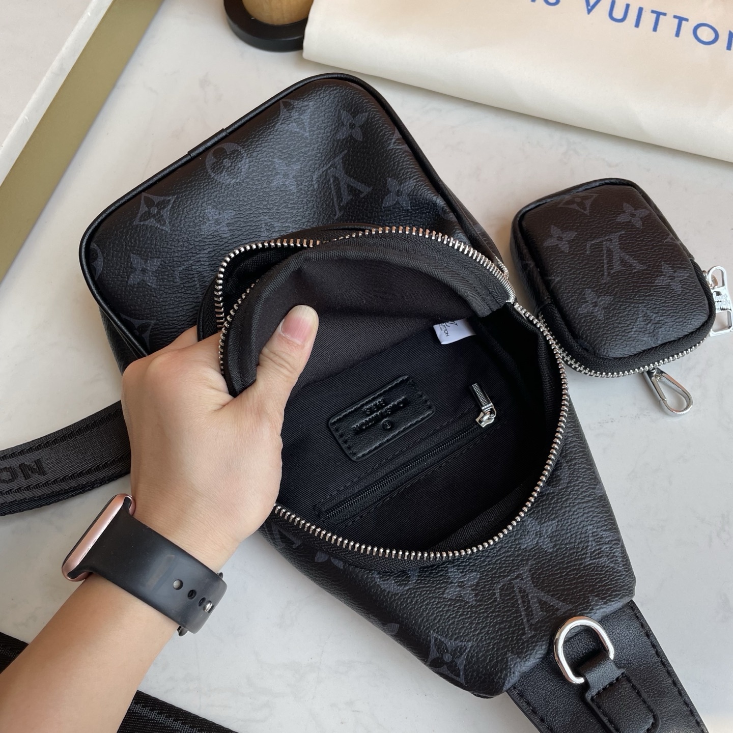 ルイ・ヴィトン「Louis Vuitton」ルイ・ヴィトン メンズ チェストバッグ / クロスボディバッグ