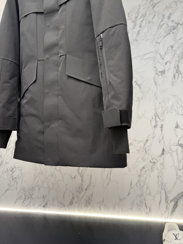 バーバリー「Burberry」秋冬ミドル丈フード付きダウンジャケット