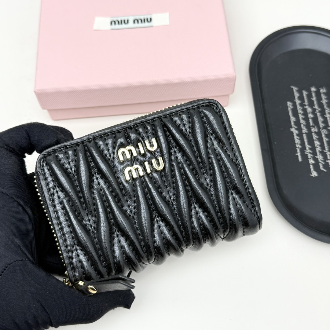 ミュウミュウ「Miu Miu」ミュウミュウ マテラッセ ラムスキン カードケース 793 / カードホルダー